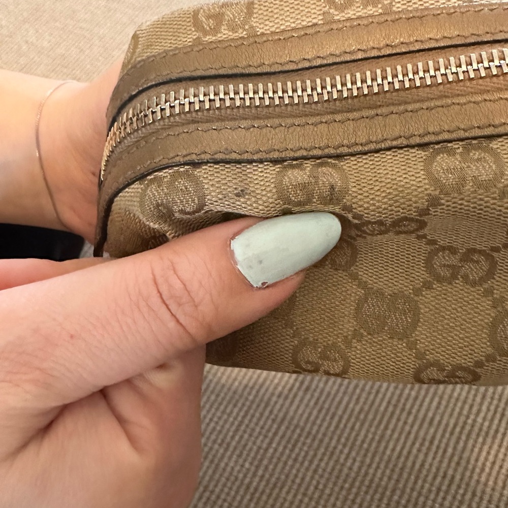 Authentic Y2K Vintage Gucci Brown Logo & Heart Gold Charm Zippered Makeup Bag - Picture 14 of 17